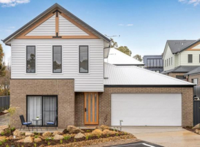 Brand new 3 bed townhouse walk to town